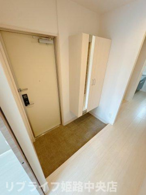 【玄関】 | グランベール東姫路 | 大きなシューズボックス完備