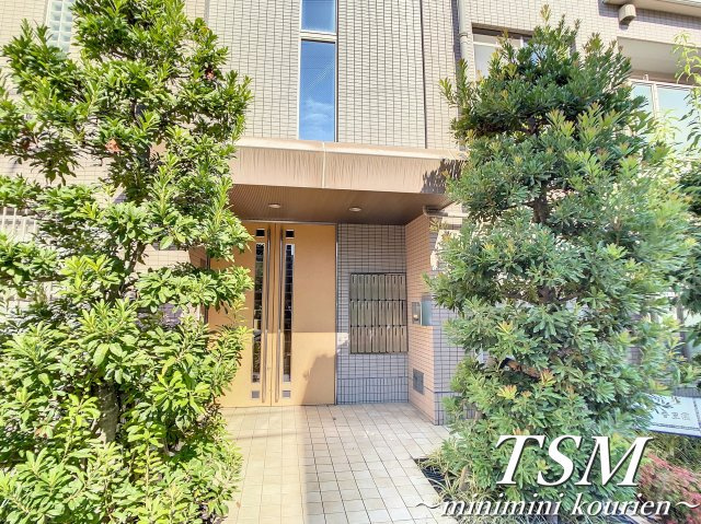 アバンザール香里園のエントランス