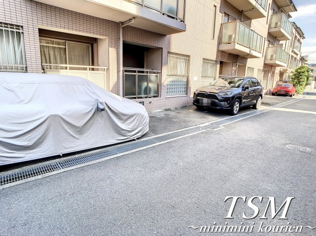 アバンザール香里園の駐車場