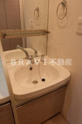 プレサンス立売堀アーバンスタイル　BRAVI不動産の独立洗面台|【プレサンス立売堀アーバンスタイル】独立洗面台あり、毎朝おしゃれに忙しい女性の方におすすめです