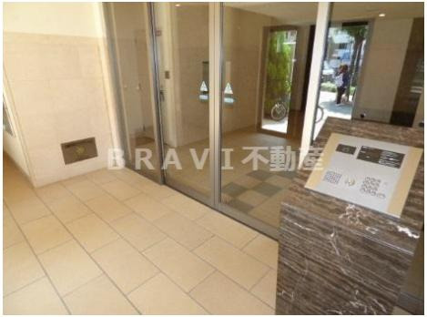 プレサンス阿波座ステーションフロント　BRAVI不動産のエントランス|【プレサンス阿波座ステーションフロント】エントランスです