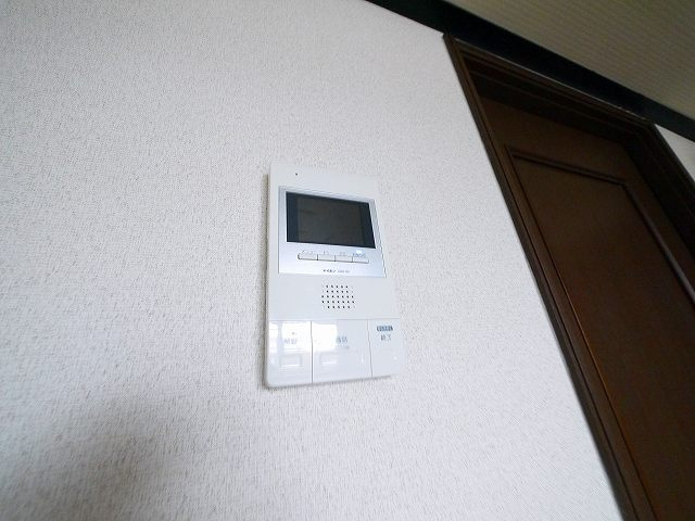 シティパレス佐保川Ｐ６のセキュリティ|お顔が見えるモニター付きインターホンもございます。