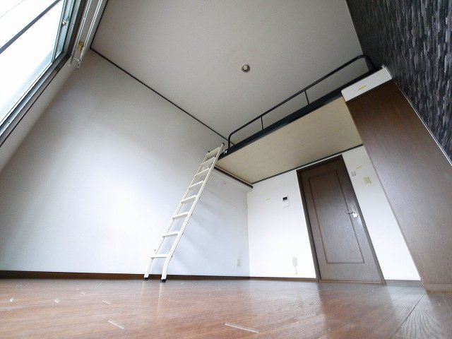 シティパレス佐保川Ｐ６の内装|明るい室内です
