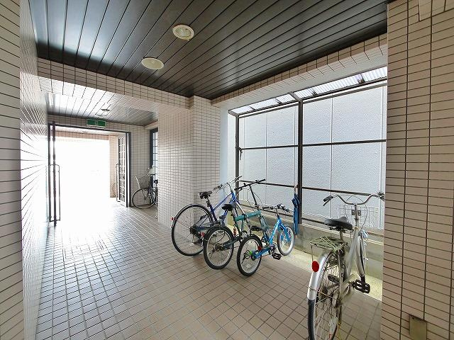 コーポやすらぎ（南袋町）のその他共用部分|自転車置き場はこちら。