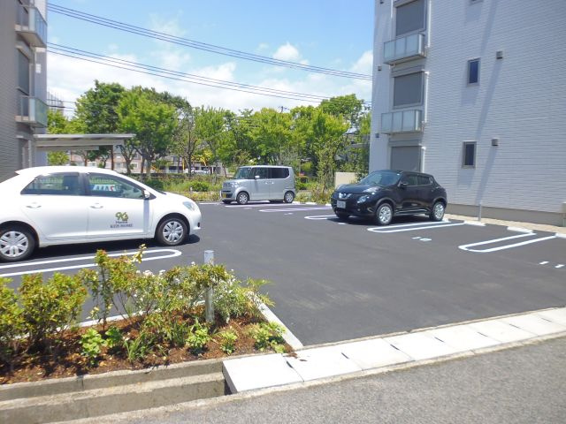 グランシャリオ西神戸の駐車場