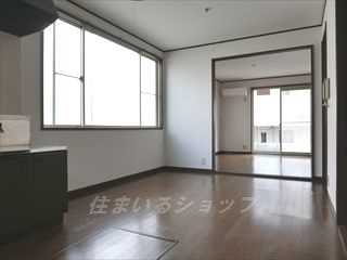 広島市安佐北区口田４丁目のアパートの居間・リビング|新品エアコン付き