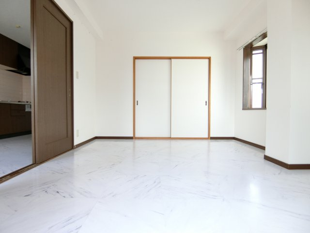 パークヒルズ千代田の洋室