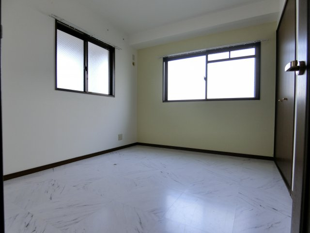 パークヒルズ千代田の洋室