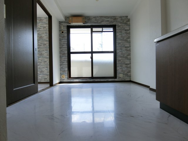 パークヒルズ千代田の居間・リビング