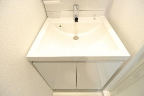 スプランディッド難波　BRAVI不動産の独立洗面台|【スプランディッド難波】朝の身支度には欠かせない独立洗面化粧台