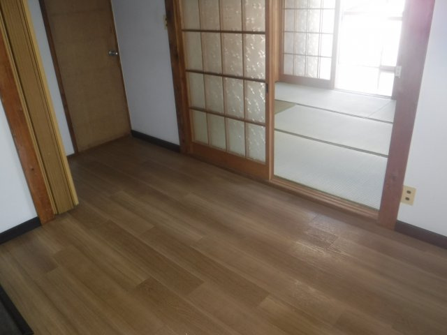 ハイツ内藤の洋室