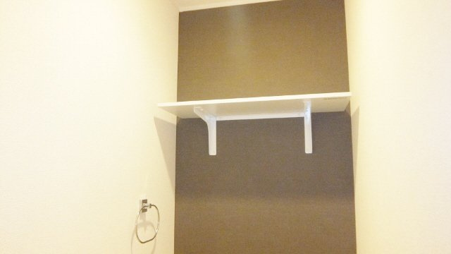 アルヴィータ弐番館のトイレ|トイレ上部に棚あります