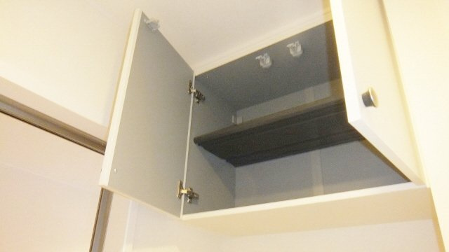 アルヴィータ弐番館の玄関|下駄箱上部にも収納あります