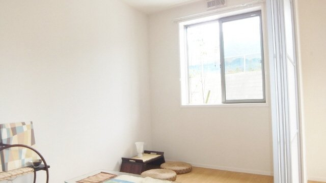 アルヴィータ弐番館の寝室|角部屋で明るいです！