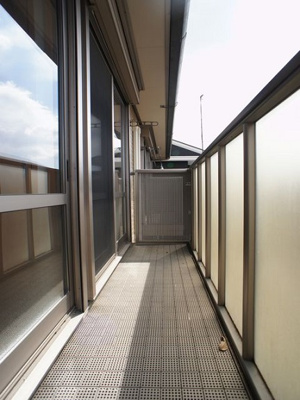 【バルコニー】 | イル・リーヴル | 日当たり良好！お洗濯物がたくさん干せます♪