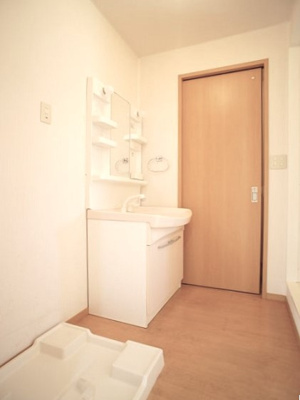 【独立洗面台】 | イル・リーヴル | 洗髪洗面化粧台と洗濯機置き場があります♪