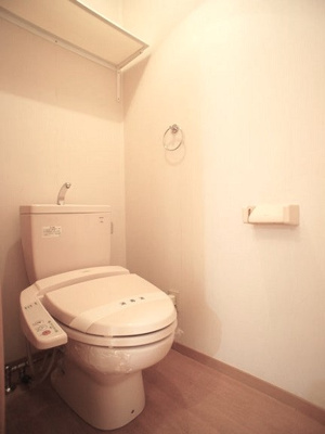 【トイレ】 | イル・リーヴル | 温水洗浄暖房便座機能付きです♪