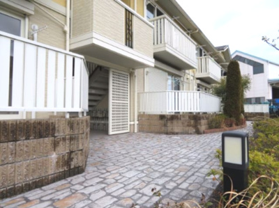 【外観】 | レーブ　プレミール | 玄関までの通路