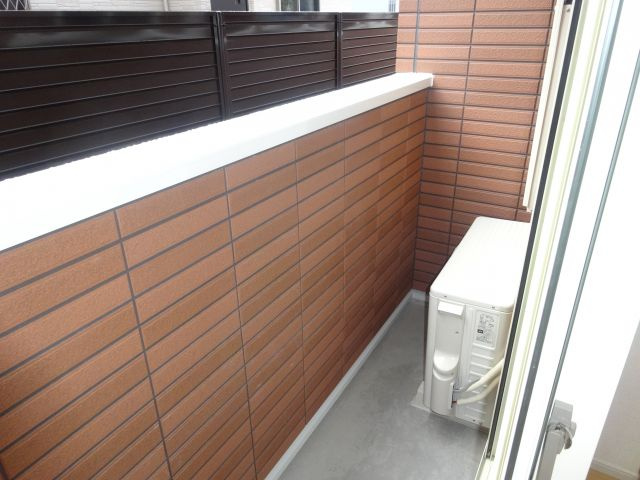 アティレ・ジャンのバルコニー