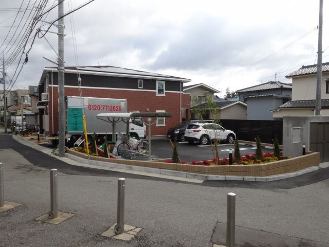 アティレ・ジャンの駐車場