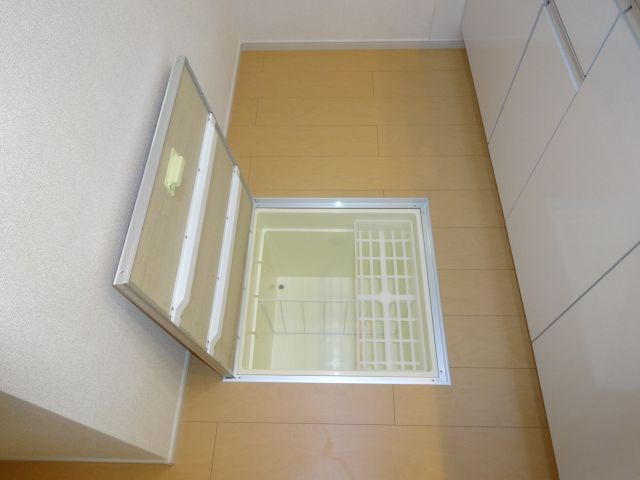 アティレ・ジャンの設備|キッチンには床下収納ついてます