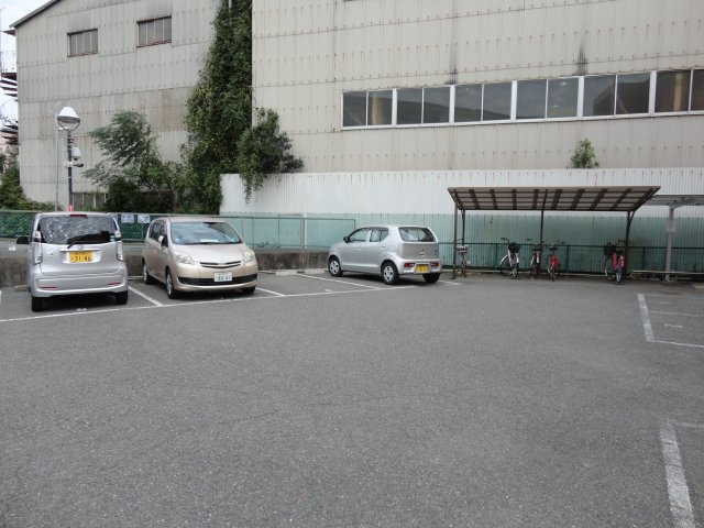 ハイツメルシーの駐車場