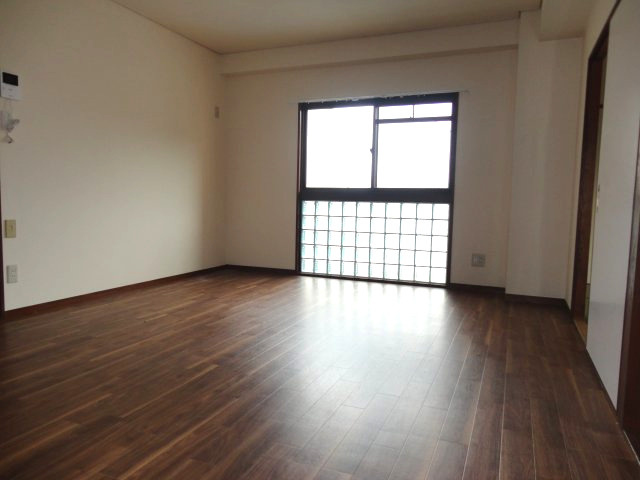 ハイツメルシーの居間・リビング