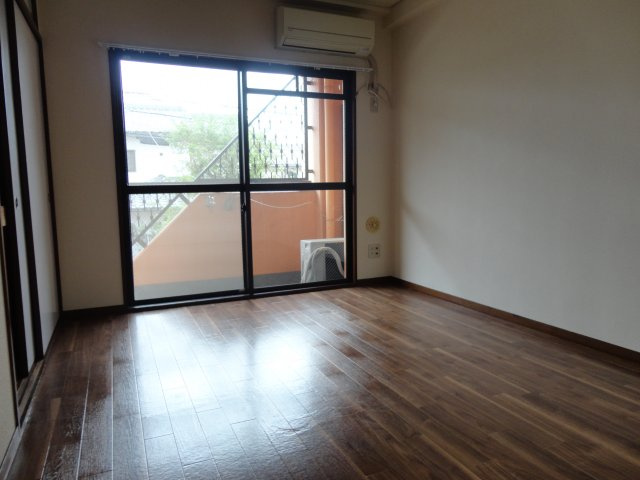 ハイツメルシーの洋室