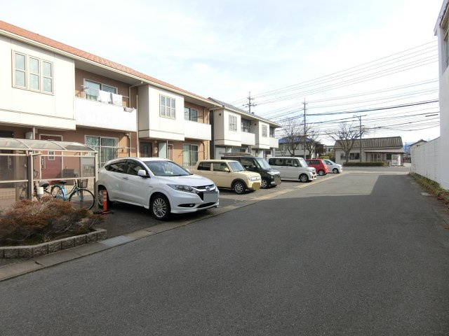 ピアタウンＤ棟の駐車場