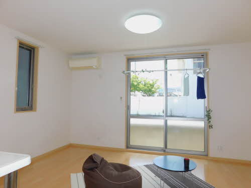 ピアタウンＤ棟の居間・リビング