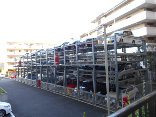 サンヴェール久米川の駐車場