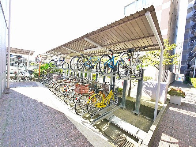 サンルモン新大宮のその他共用部分|ゆったりとした駐輪スペース