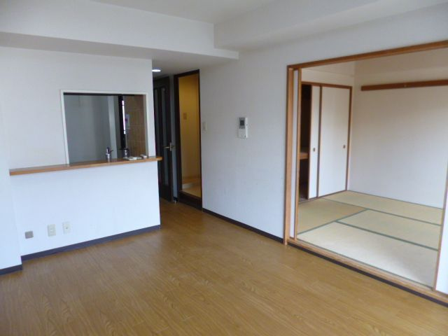 ナイスアーバン久米川の居間・リビング