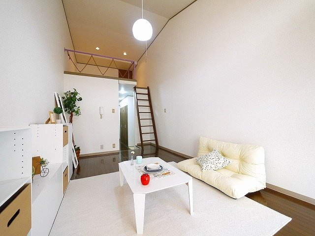 グローリー結崎の洋室|一人暮らしにはもってこいの広さです