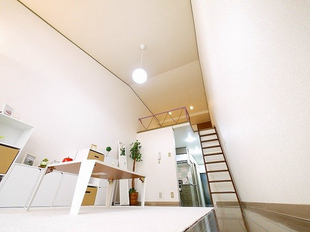 グローリー結崎の居間・リビング|広々とした空間でゆったりとできますね！