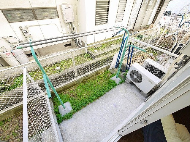 グローリー結崎のバルコニー|洋室から出たらバルコニーがありますよ