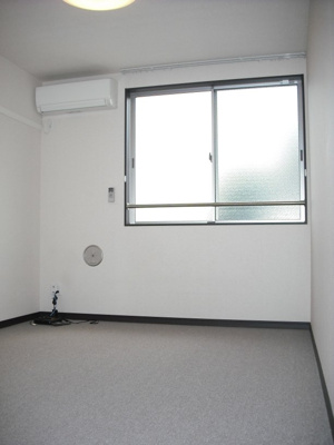 【内装】 | フィールド | 2階リビング、カーペット状になっています。