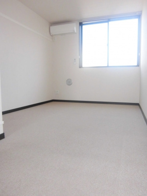 【居間・リビング】 | フィールド | 2階ＬＤＫ、2階はカーペット状になっています。