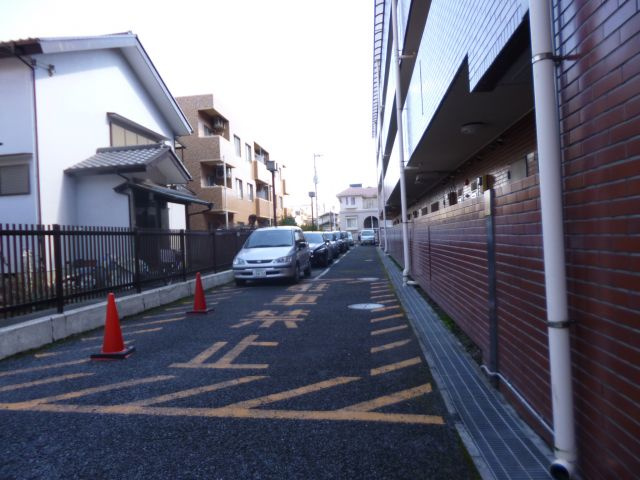 ブリケエクセランスの駐車場