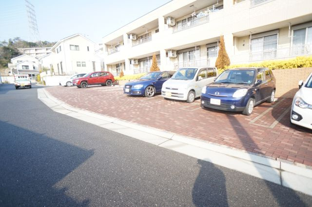 パルテール（中筋山手）の駐車場|どの区画もとめやすい駐車場です