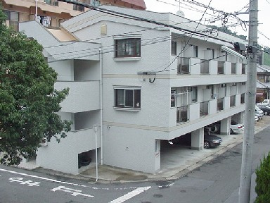 日見ガレージの外観