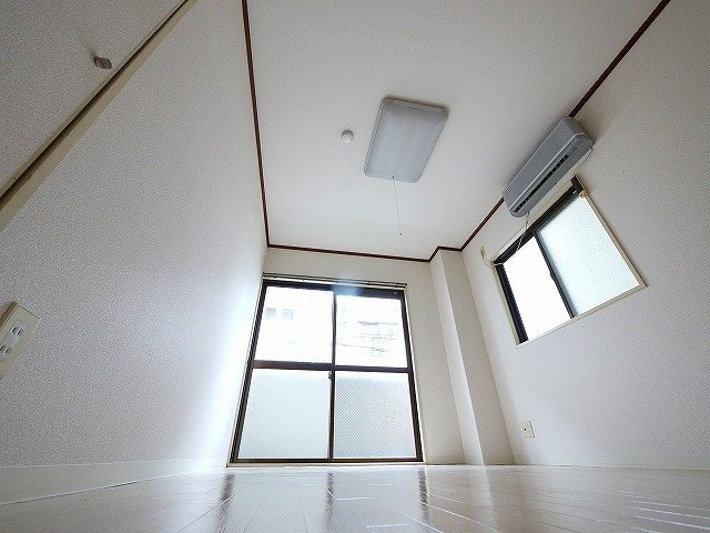 谷垣マンションの洋室|使い勝手のいい洋室です