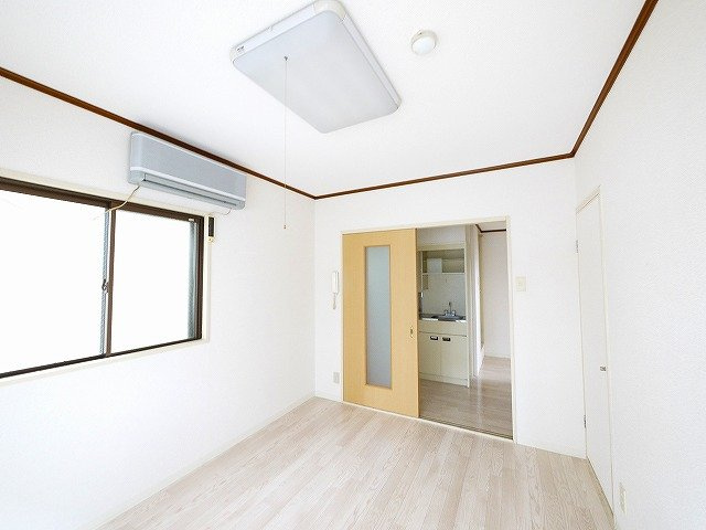 谷垣マンションの居間・リビング|ゆったりすごせる居間です