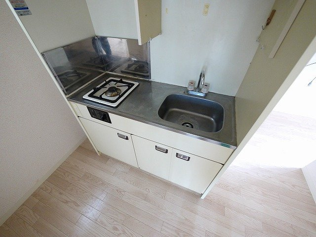 谷垣マンションのキッチン|お料理しやすいキッチンです