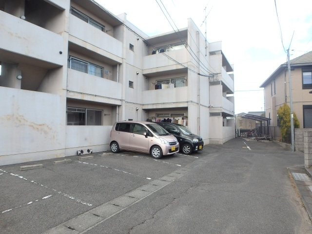 ネクストⅢの駐車場|ネクストⅢ（岡山市北区平野の賃貸マンション）