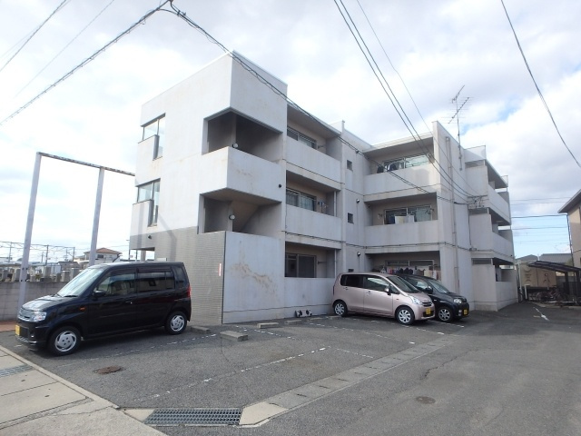ネクストⅢの駐車場|ネクストⅢ（岡山市北区平野の賃貸マンション）