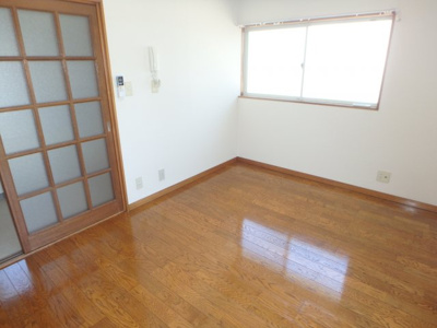 【洋室】 | リバーサイド白百合