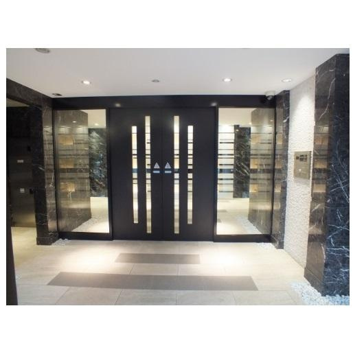 スワンズ江戸堀ウエストパーク　BRAVI不動産のエントランス|【スワンズ江戸堀ウエストパーク】建物の内部です