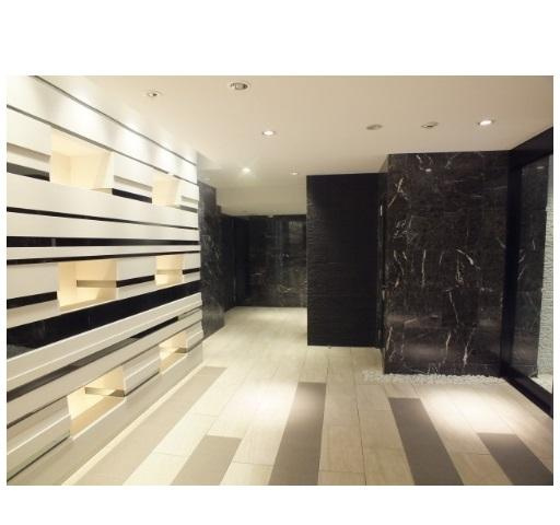 スワンズ江戸堀ウエストパーク　BRAVI不動産のロビー|【スワンズ江戸堀ウエストパーク】落ち着いたロビーです