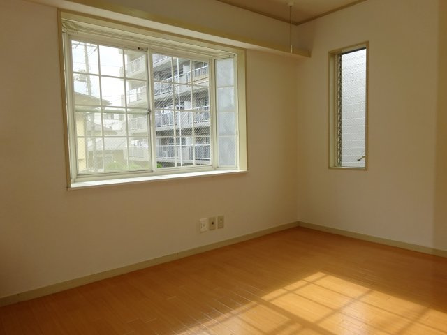 プレミール小岩の洋室